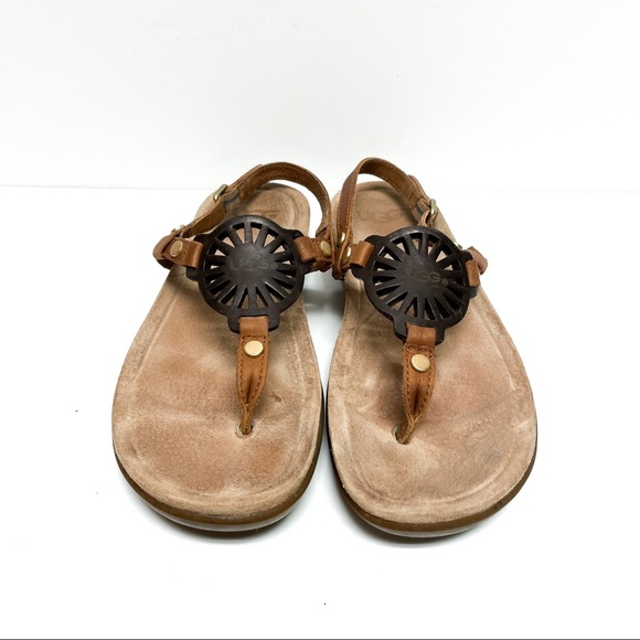 UGG Ayden Circle Logo Leather Thong Sandals - Picture 2 of 6